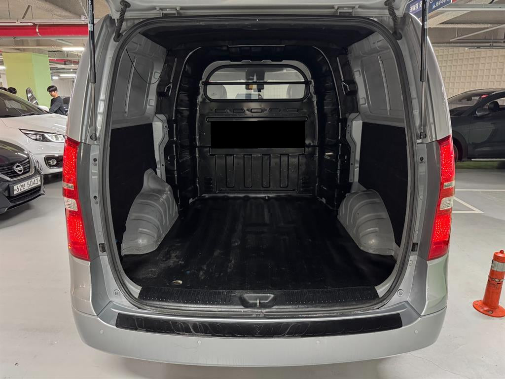 Hyundai Starex — photo 05