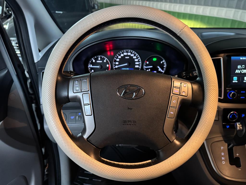 Hyundai Starex — photo 10