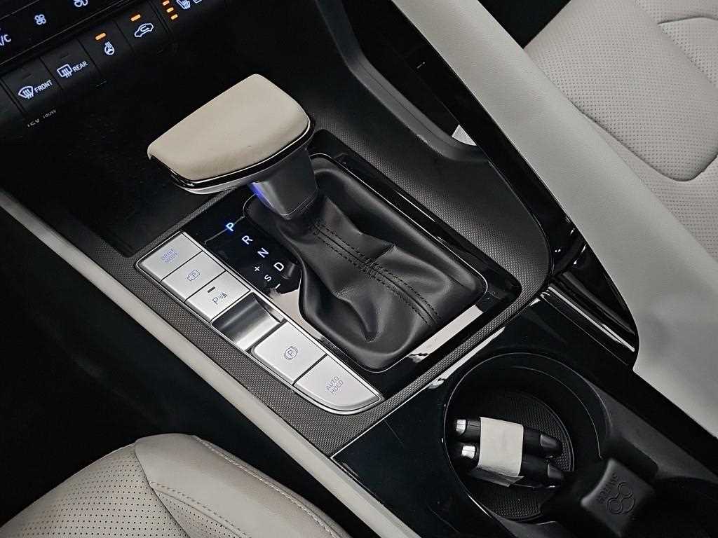 Hyundai Avante — photo 08