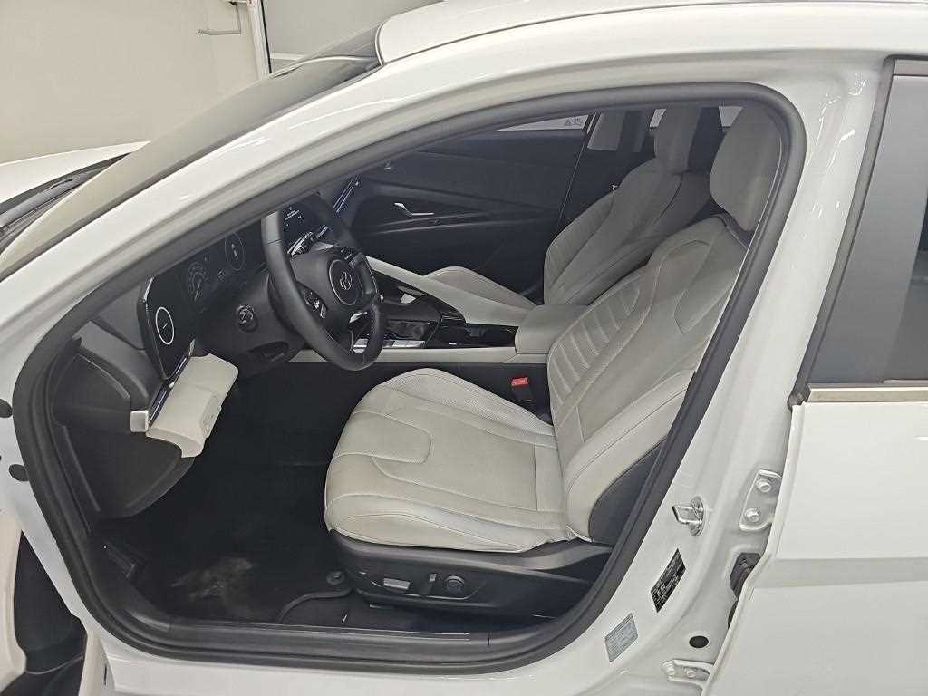 Hyundai Avante — photo 11