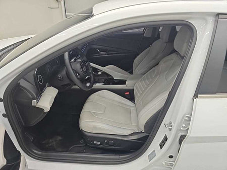 Hyundai Avante — photo 11