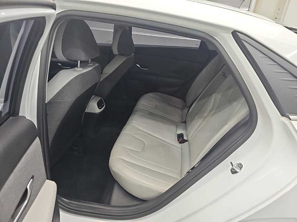 Hyundai Avante — photo 12