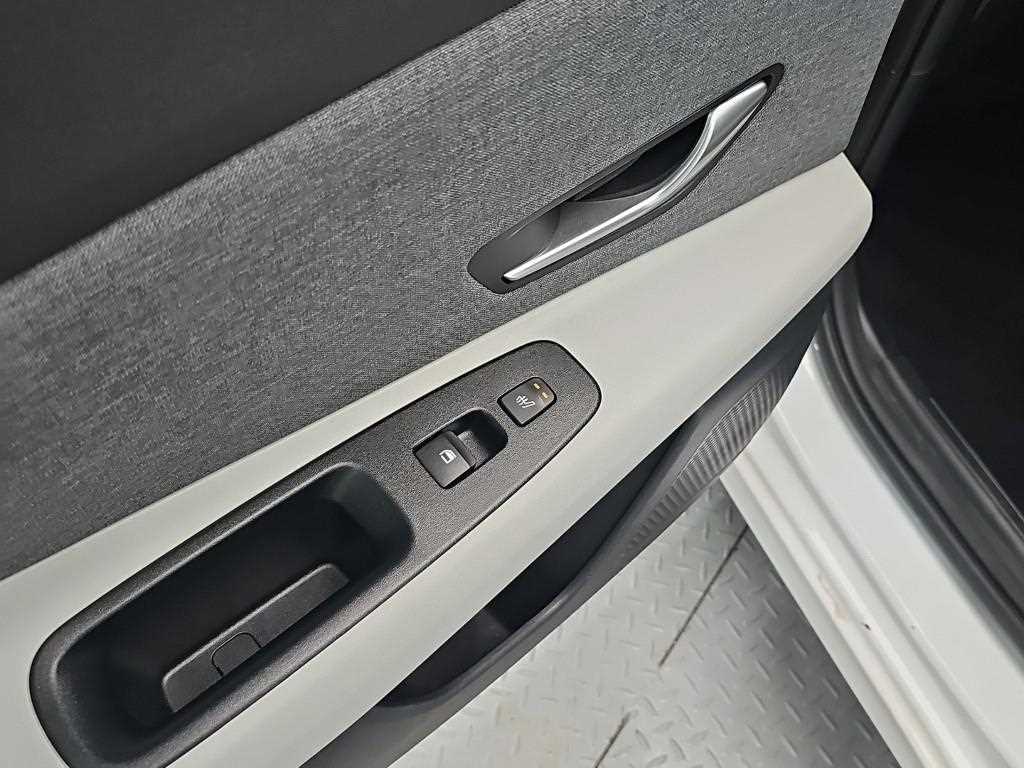 Hyundai Avante — photo 13