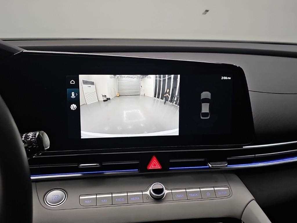 Hyundai Avante — photo 15