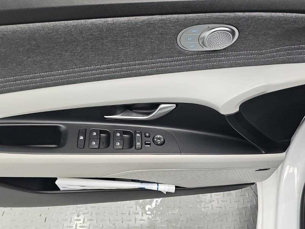 Hyundai Avante — photo 16