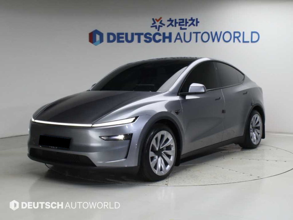 Tesla Model Y — photo 01
