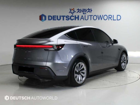 Tesla Model Y — photo 02