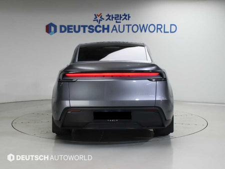 Tesla Model Y — photo 04