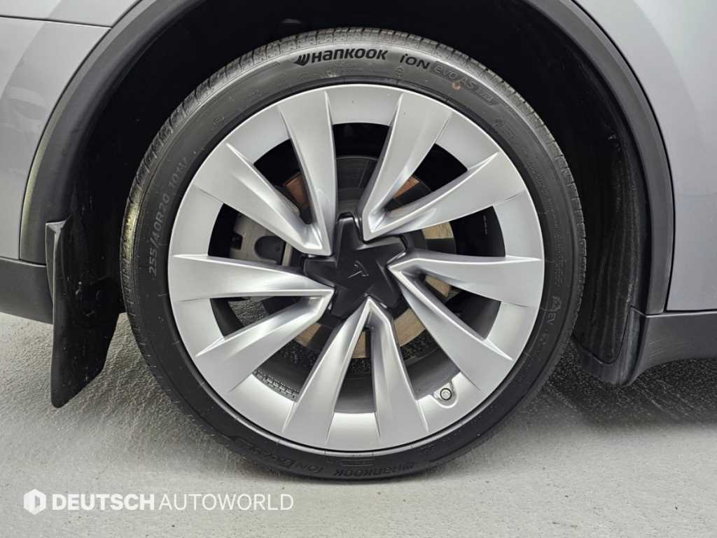 Tesla Model Y — photo 05