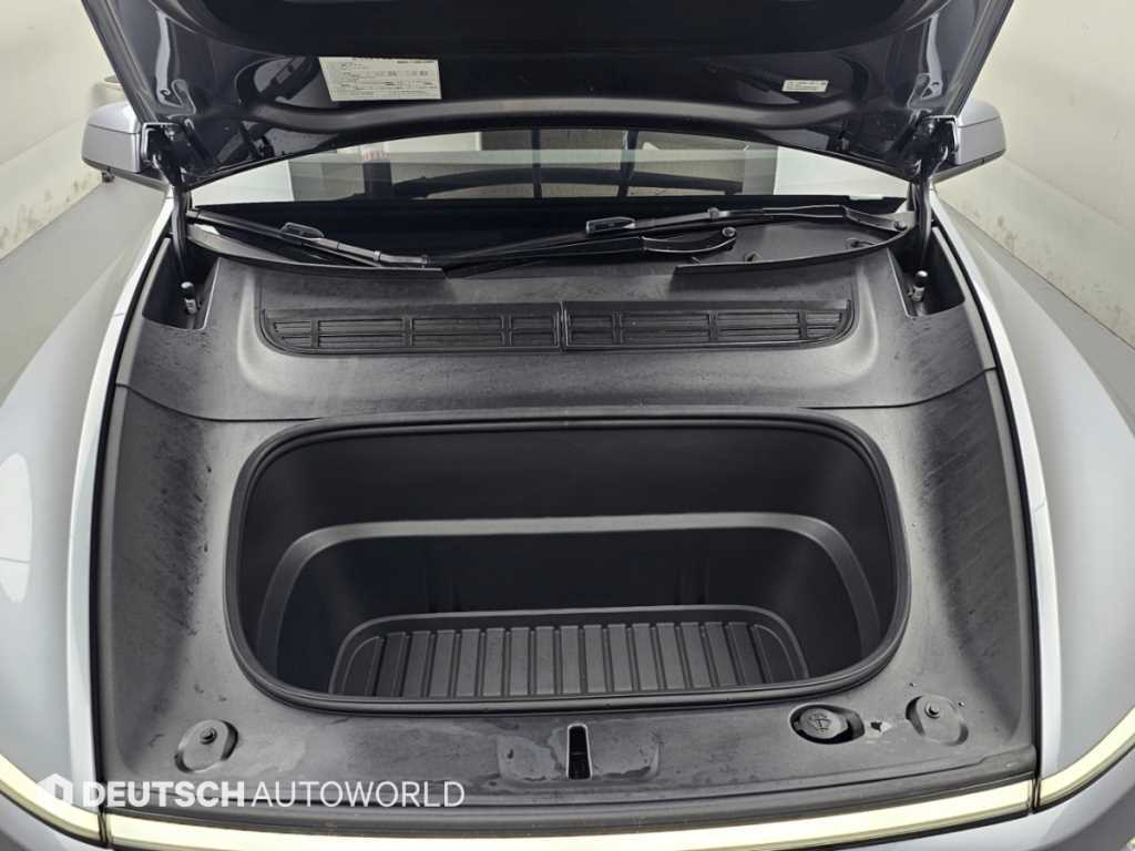 Tesla Model Y — photo 06