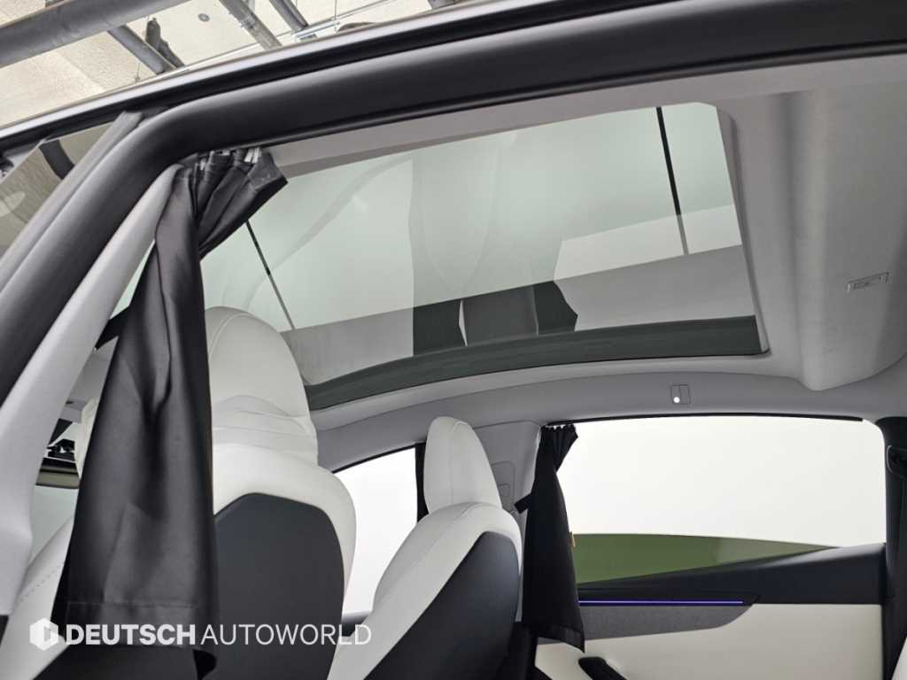 Tesla Model Y — photo 18
