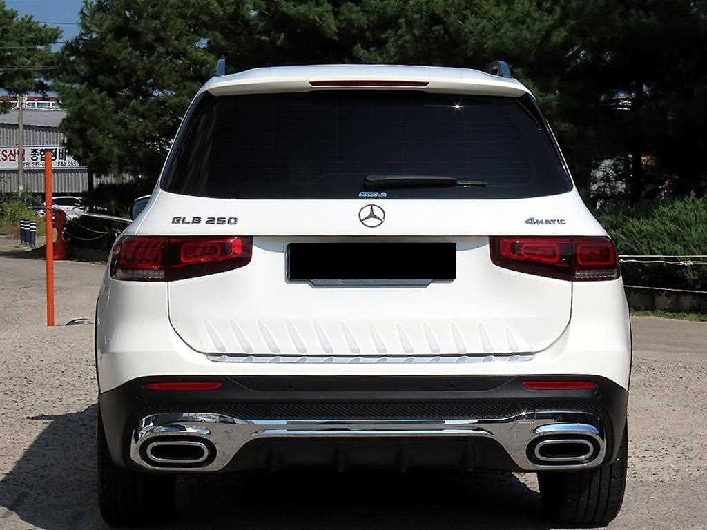 Mercedes-Benz GLB-Class — photo 04