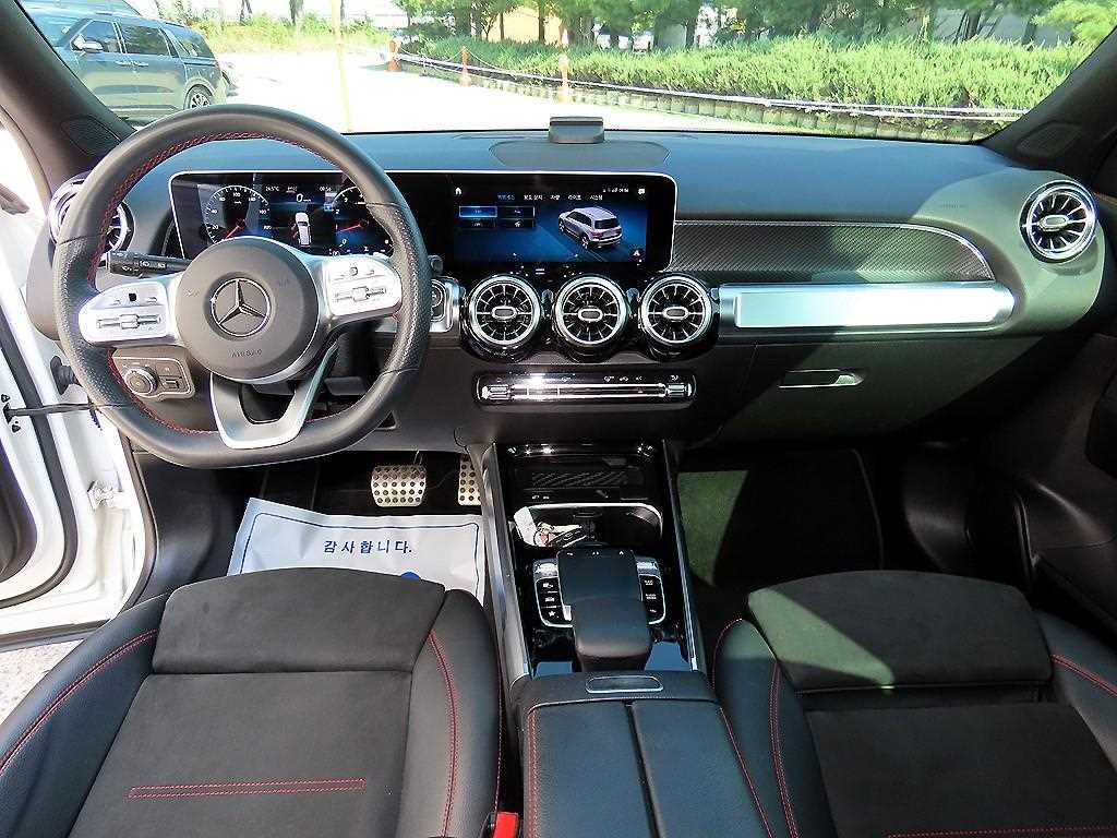Mercedes-Benz GLB-Class — photo 07