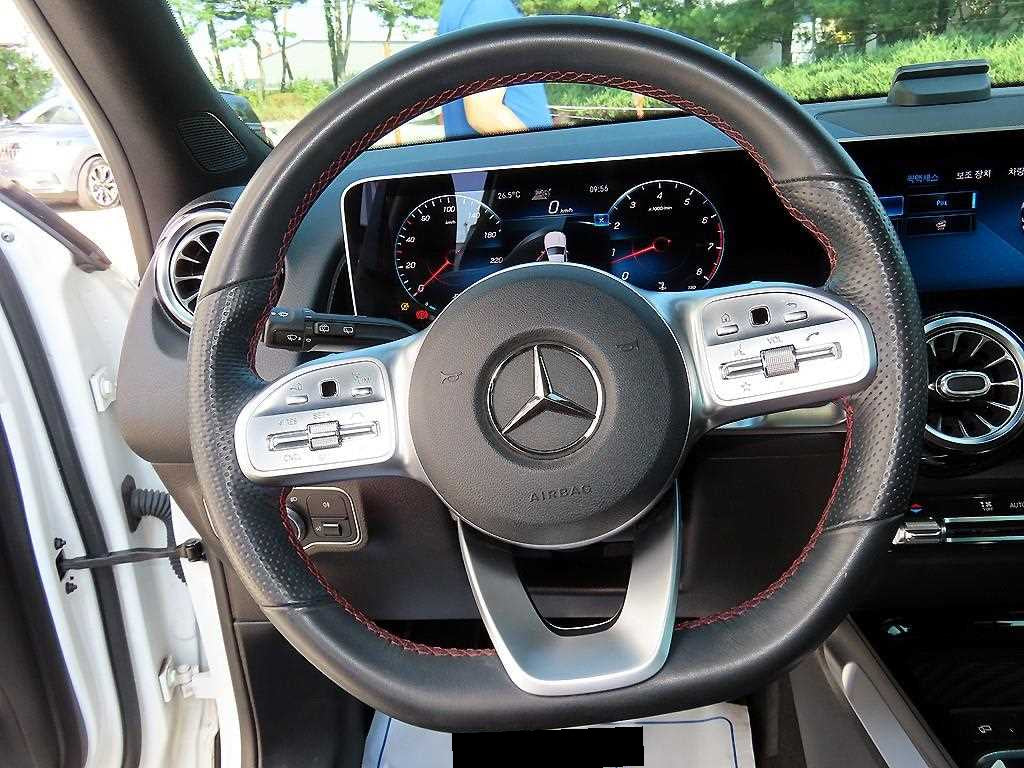 Mercedes-Benz GLB-Class — photo 08