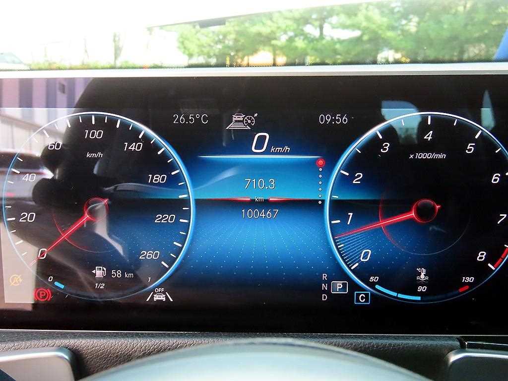 Mercedes-Benz GLB-Class — photo 09