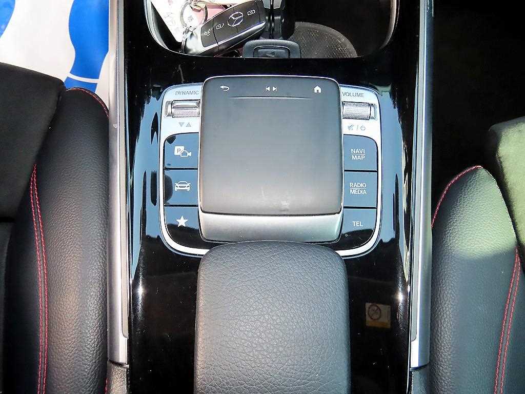 Mercedes-Benz GLB-Class — photo 12