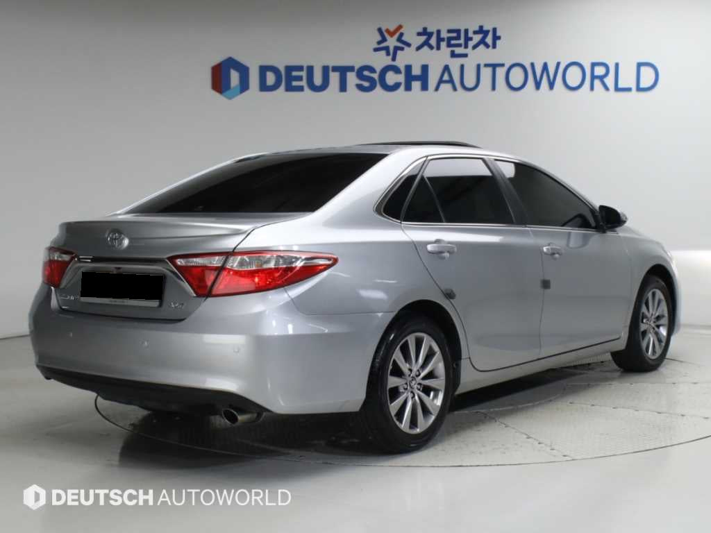 Toyota Camry — photo 02