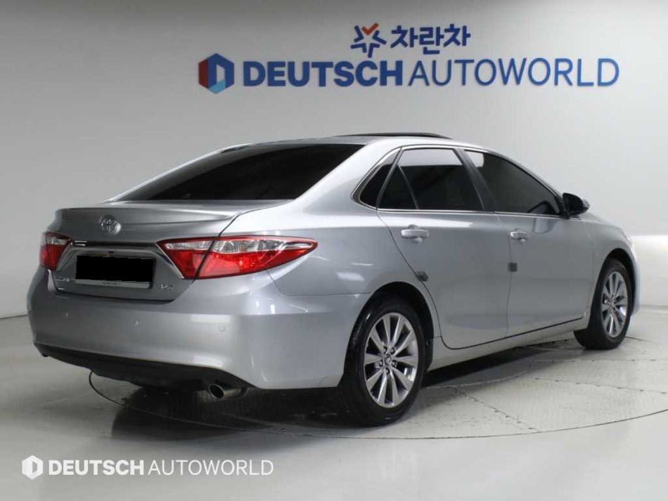 Toyota Camry — photo 02