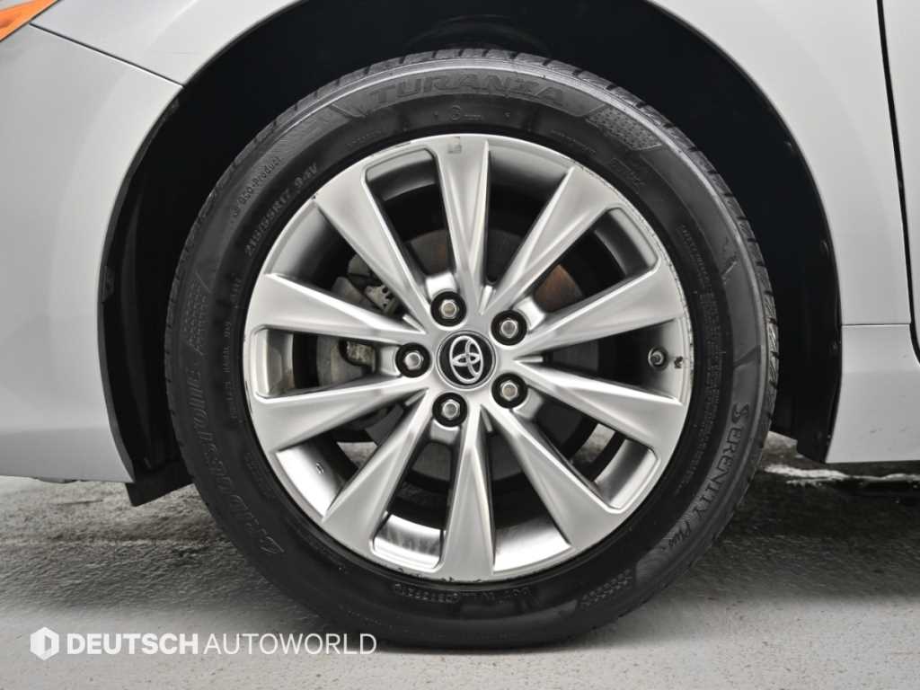 Toyota Camry — photo 05