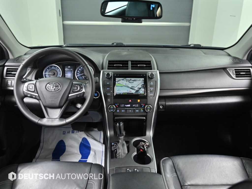 Toyota Camry — photo 07