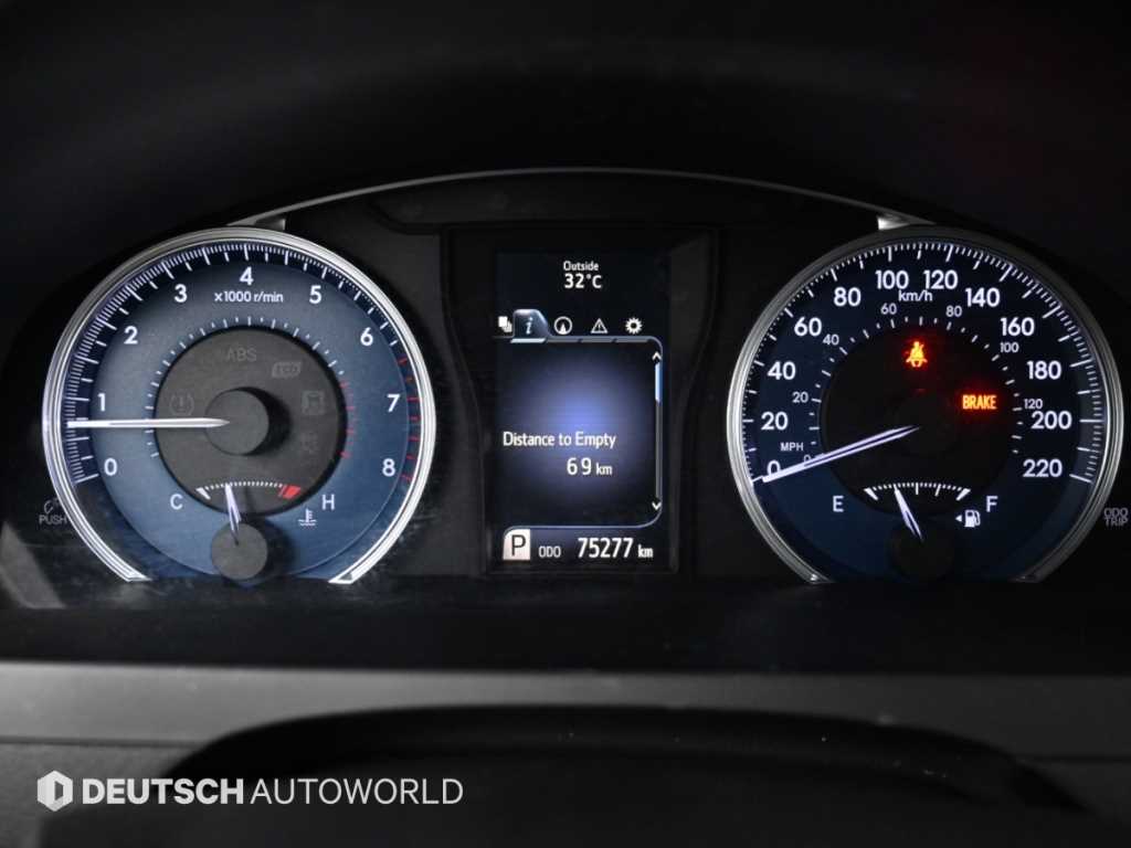 Toyota Camry — photo 08