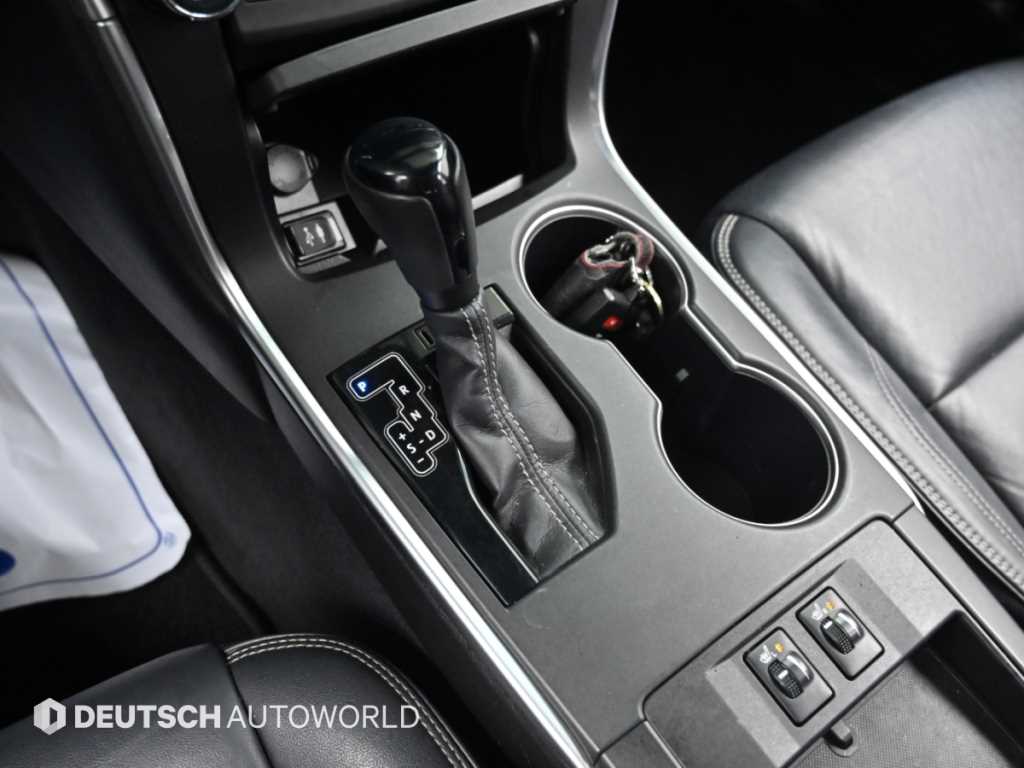 Toyota Camry — photo 09