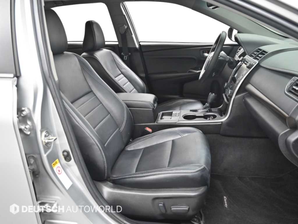 Toyota Camry — photo 10