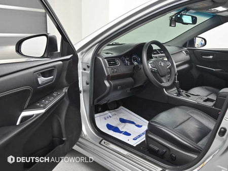Toyota Camry — photo 11