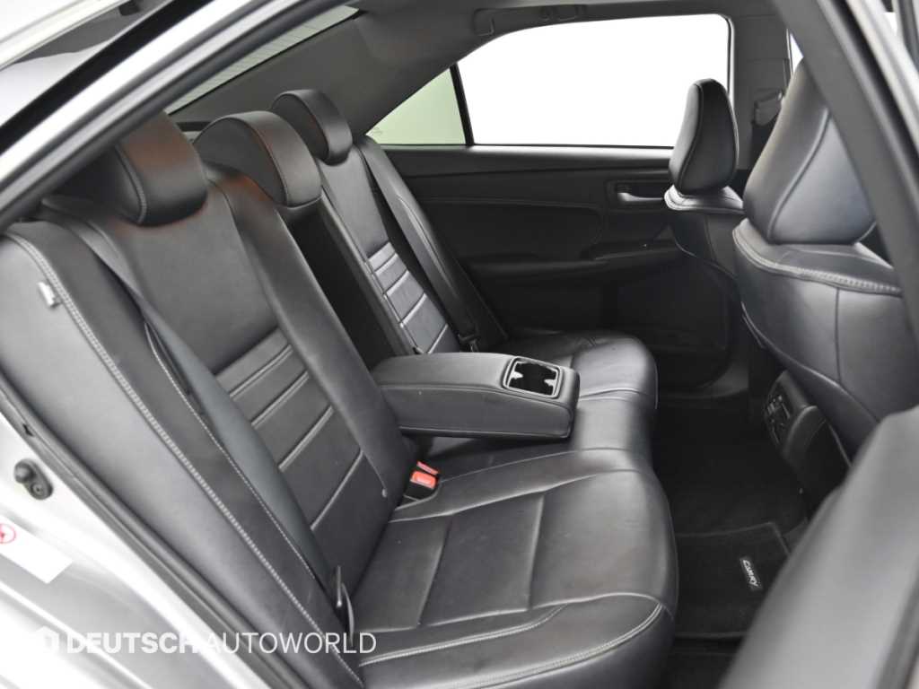 Toyota Camry — photo 12