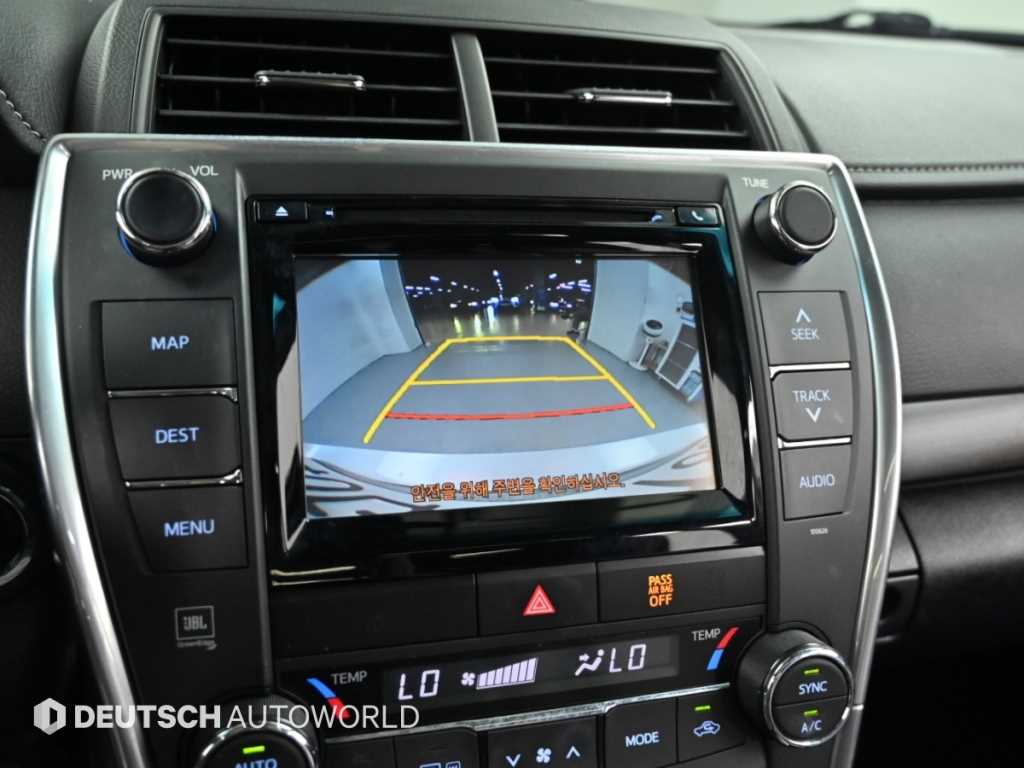 Toyota Camry — photo 15