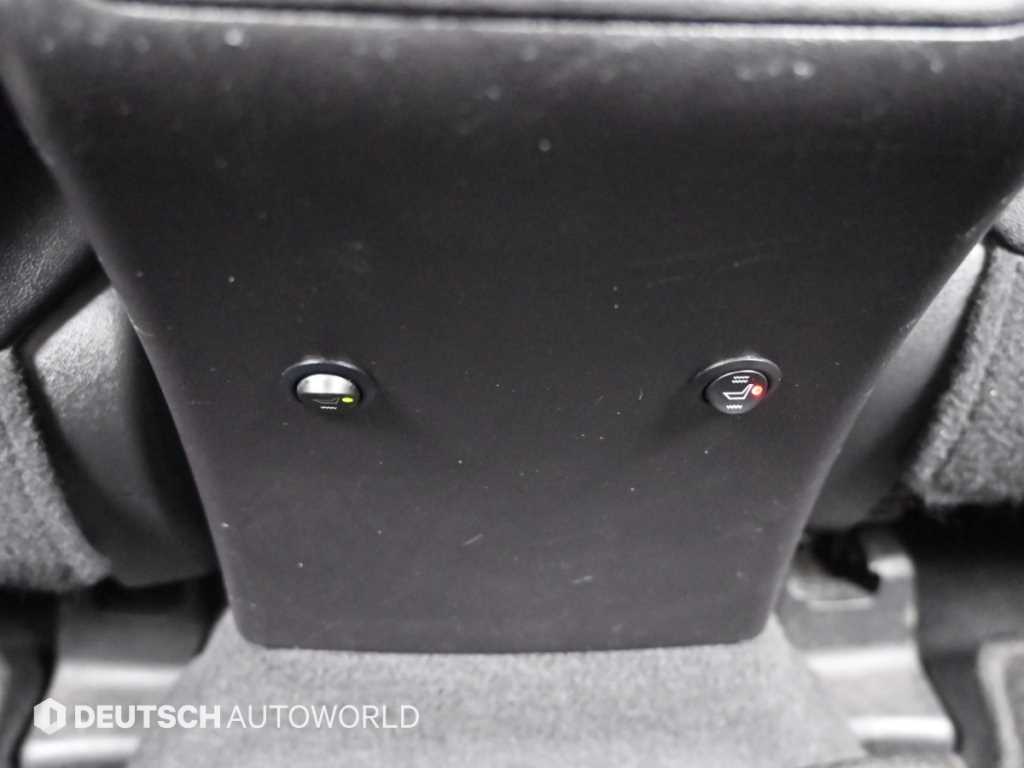 Toyota Camry — photo 16