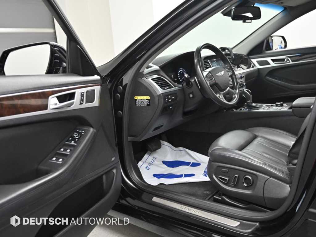 Hyundai Genesis — photo 11