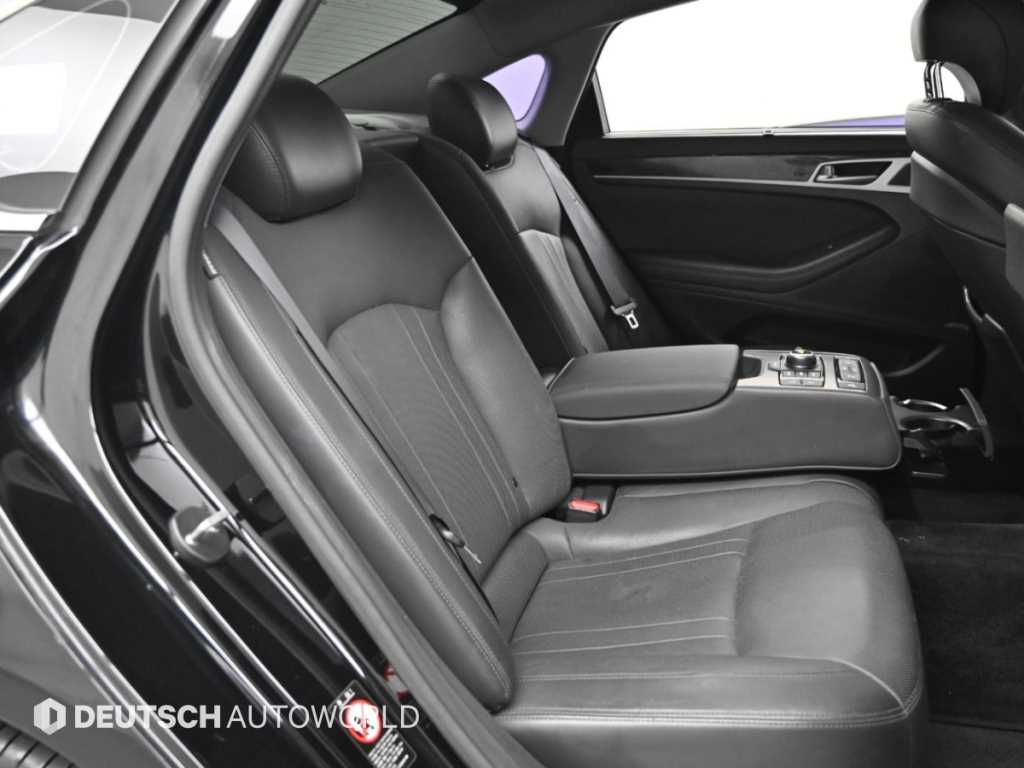 Hyundai Genesis — photo 12