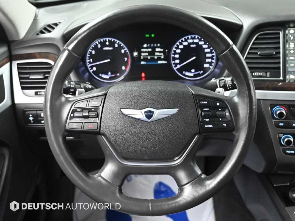 Hyundai Genesis — photo 13