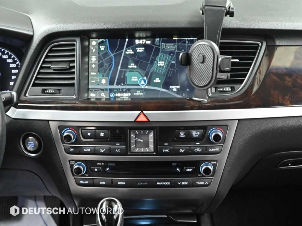 Hyundai Genesis — photo 14