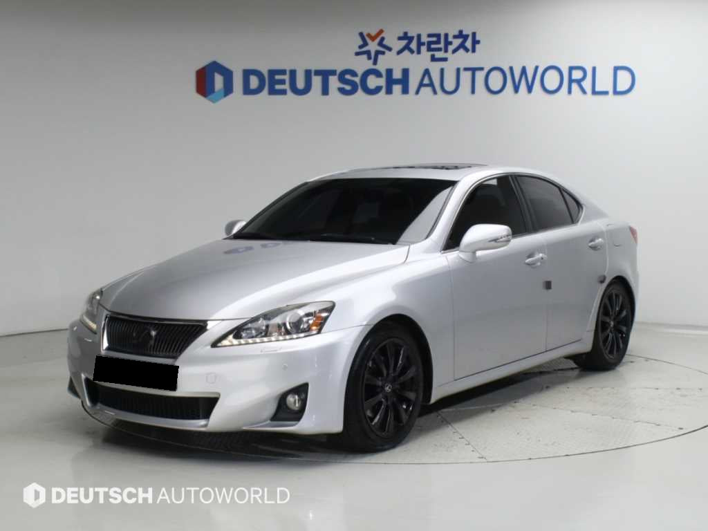 Lexus IS — photo 01