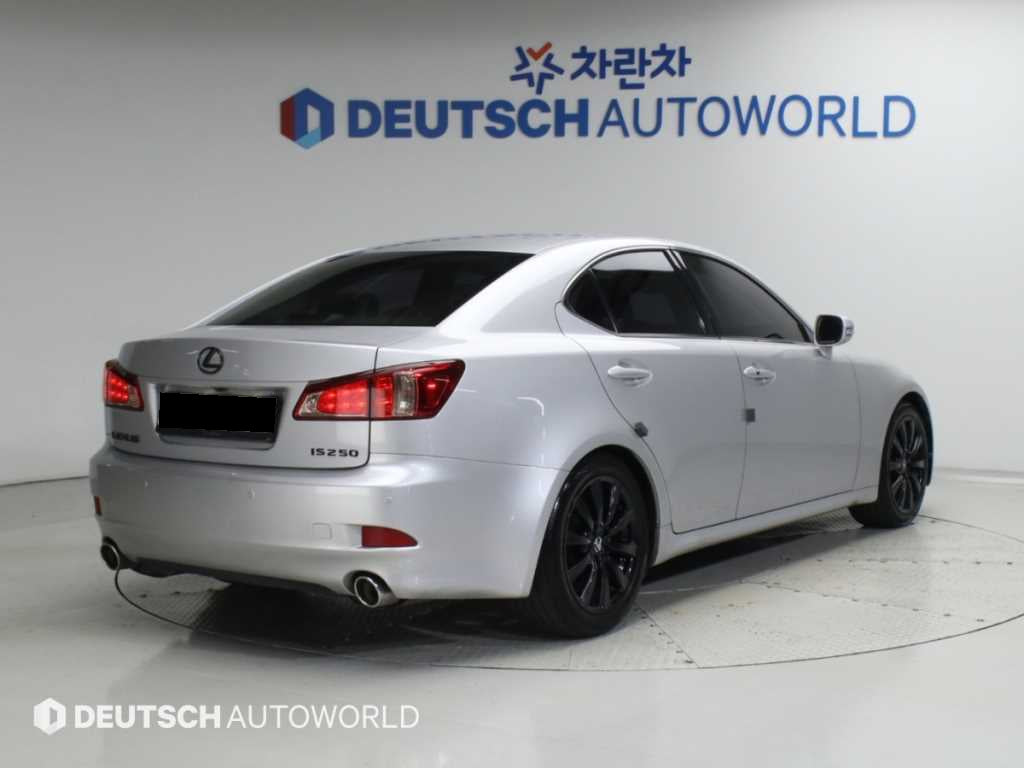 Lexus IS — photo 02