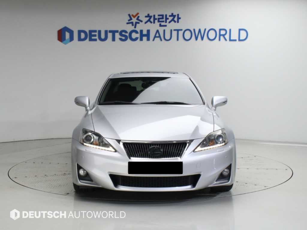 Lexus IS — photo 03