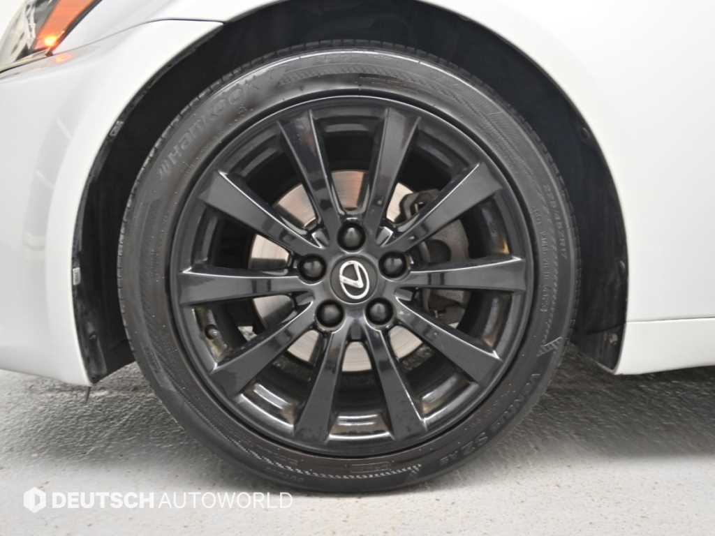 Lexus IS — photo 05