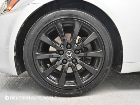 Lexus IS — photo 05
