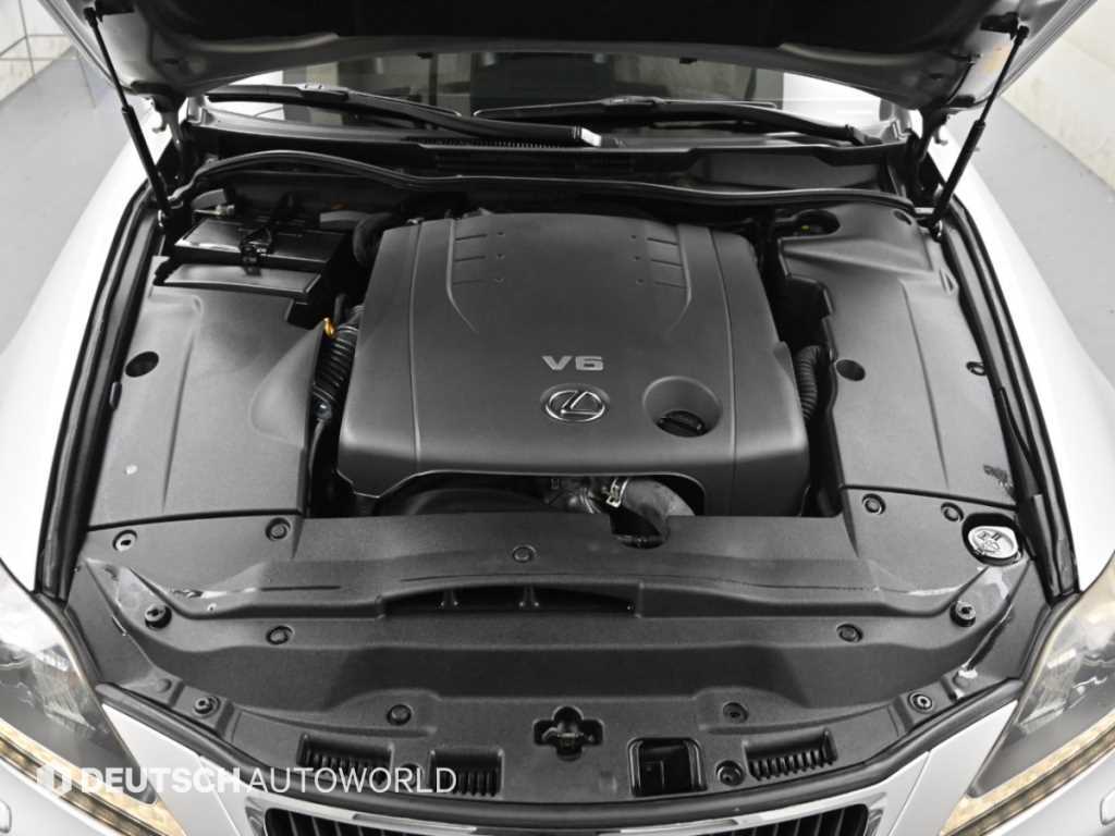 Lexus IS — photo 06