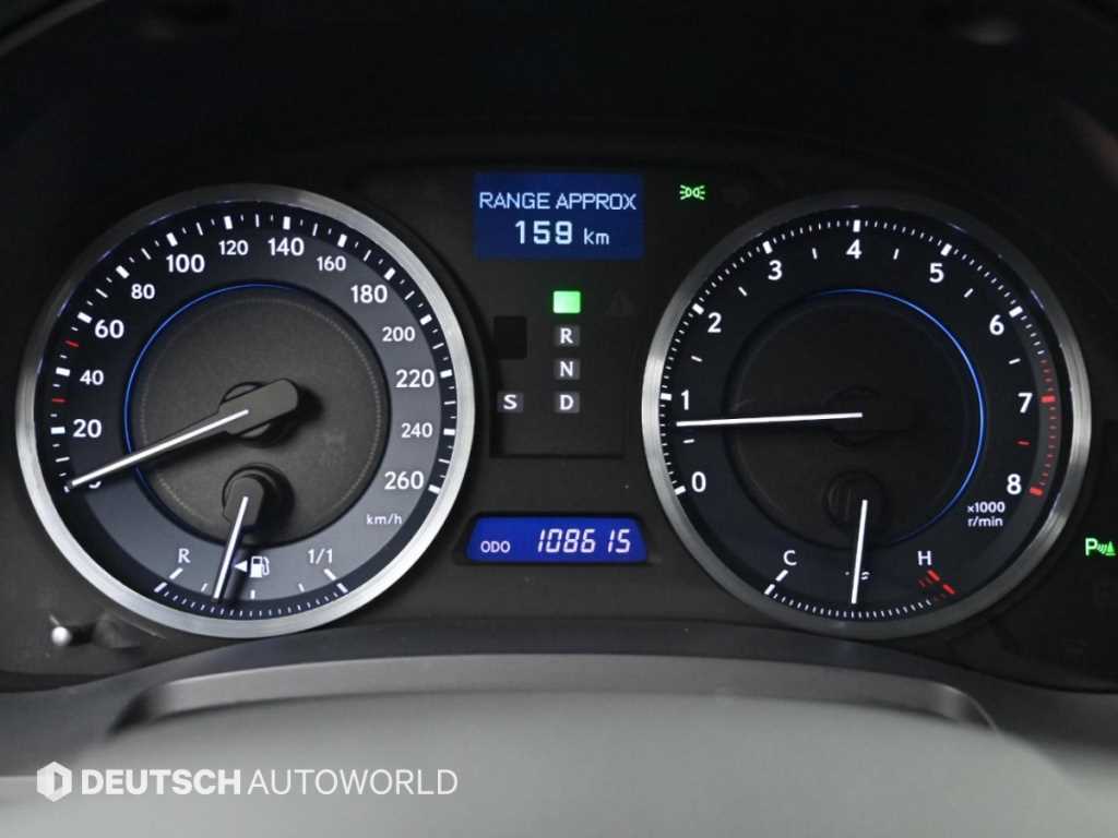 Lexus IS — photo 08