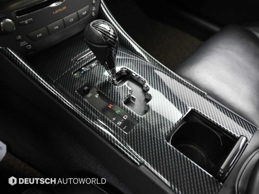 Lexus IS — photo 09