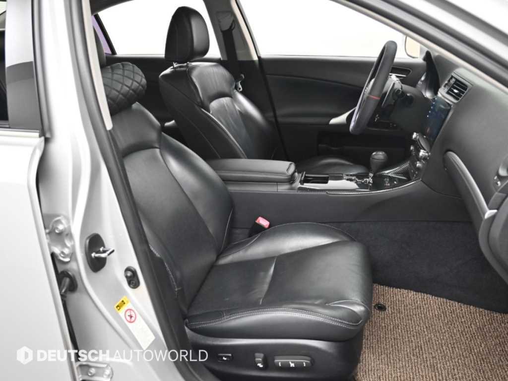 Lexus IS — photo 10