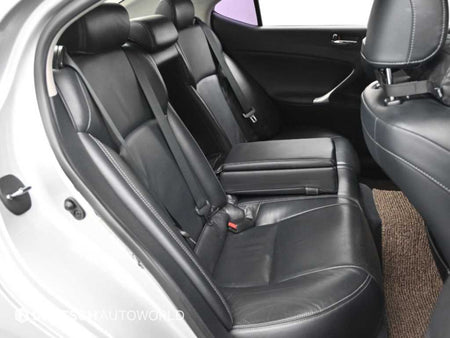 Lexus IS — photo 12