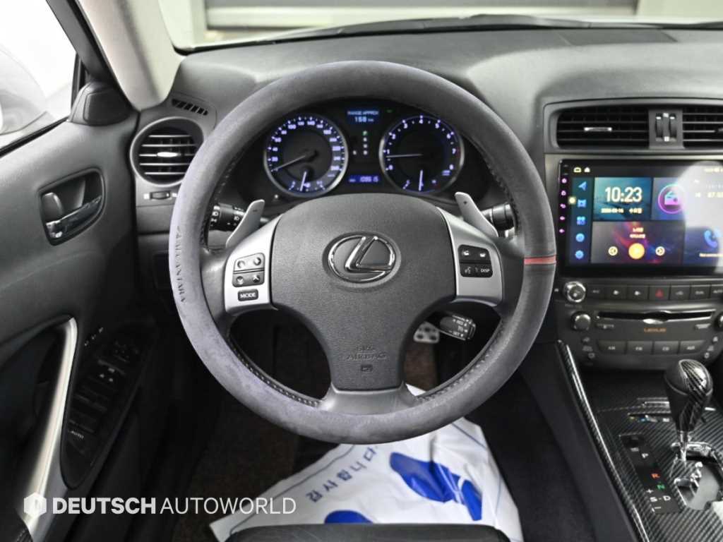 Lexus IS — photo 13