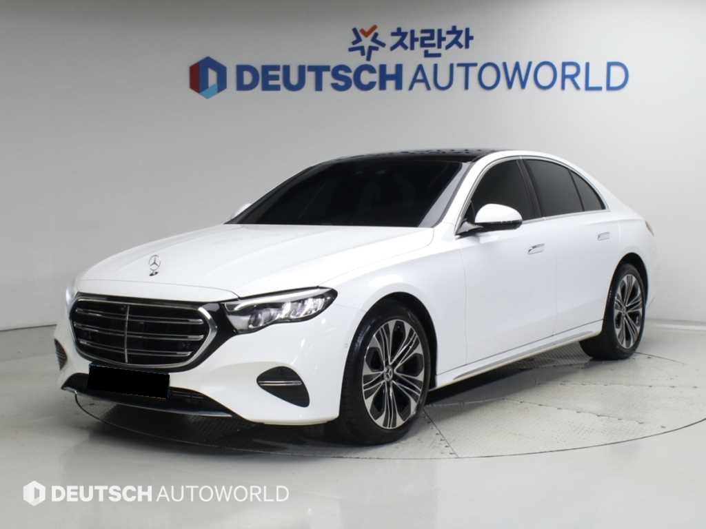Mercedes-Benz E-Class — photo 01