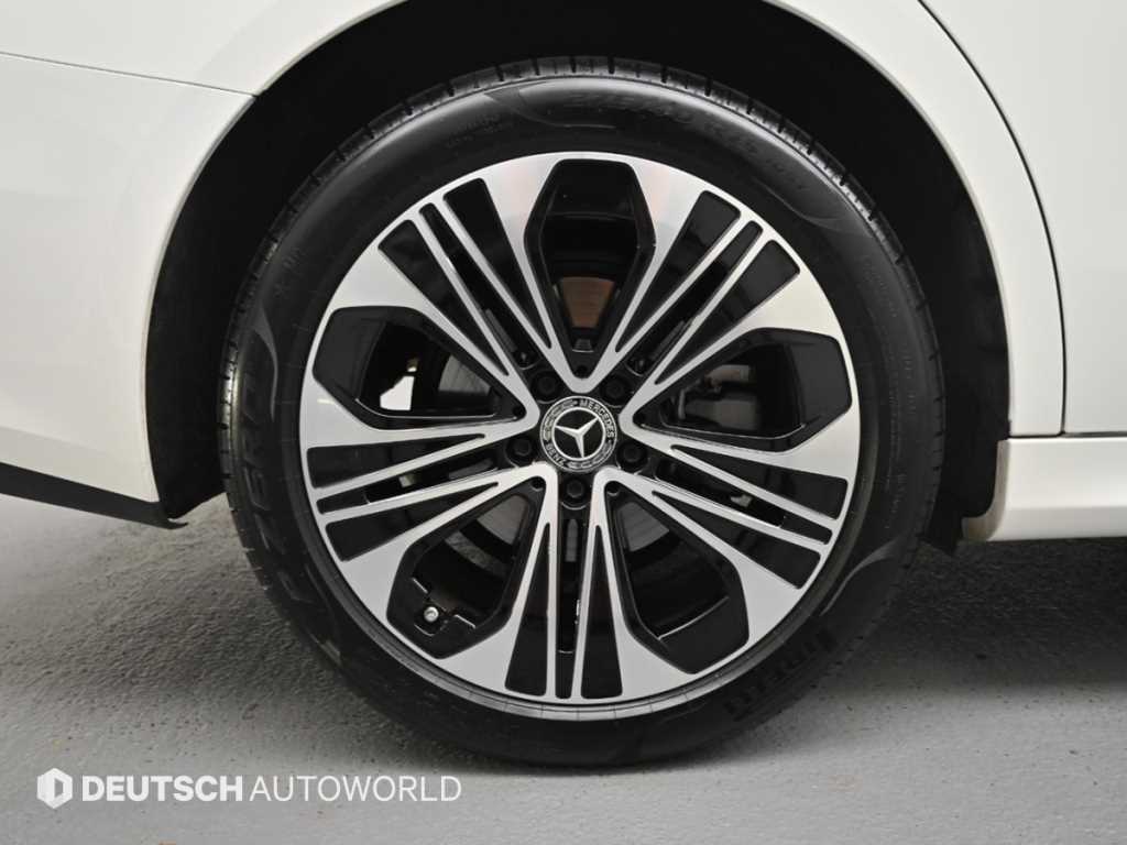 Mercedes-Benz E-Class — photo 05