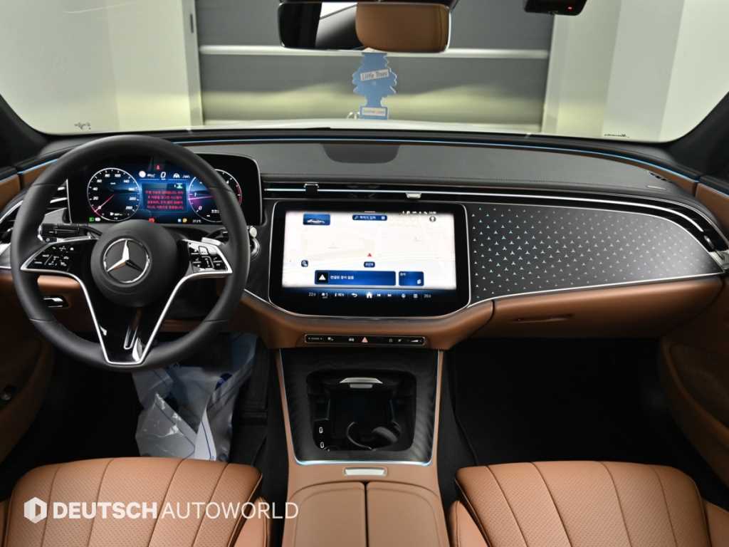 Mercedes-Benz E-Class — photo 07