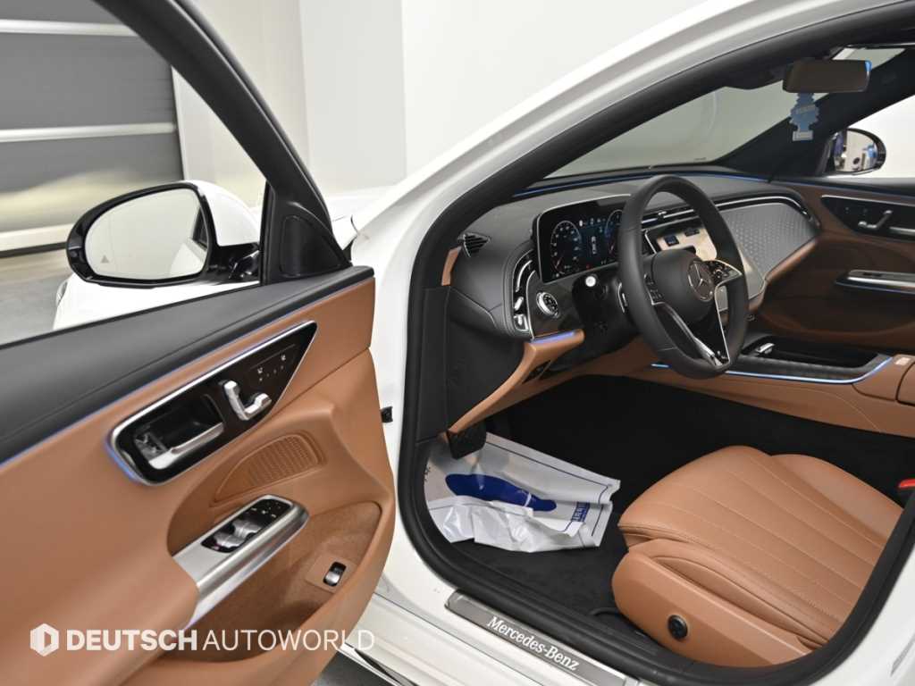 Mercedes-Benz E-Class — photo 11